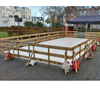 Houten hekjes voor de schaatsbanen