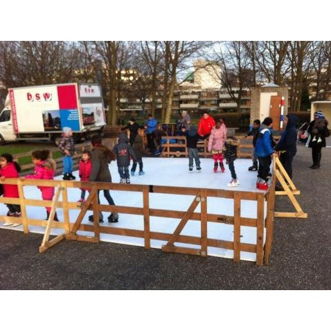 Schaatsbaan 50m² met houten hekjes incl. op- en afbouw
