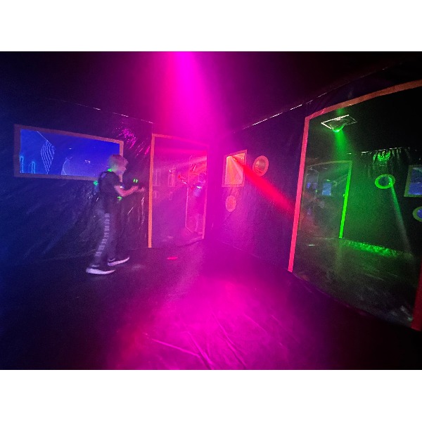 Lasergame Dome-arena inclusief vesten/pakken